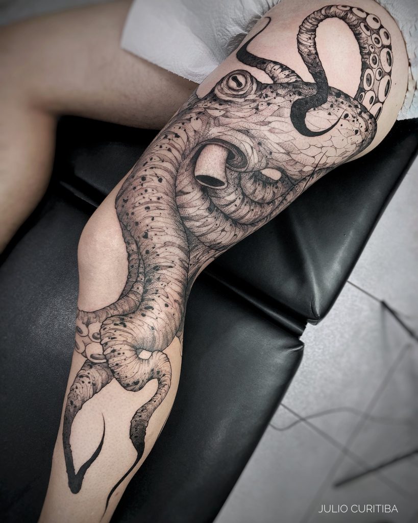 Foto de tatuagem feita por Julio Curitiba (@julio.curitiba.tattoo)