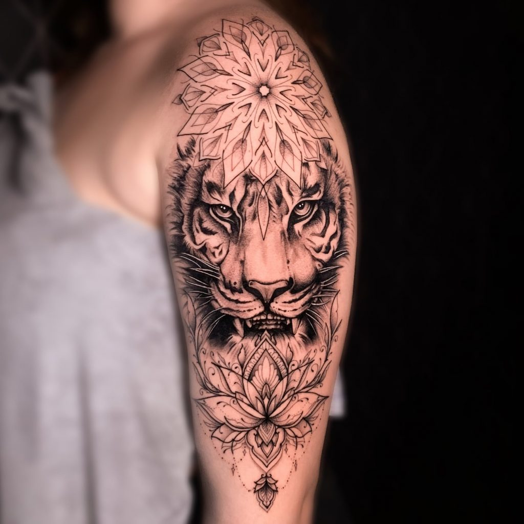 Foto de tatuagem feita por Brenda Santos Tattoo (@brendasantostattoo)