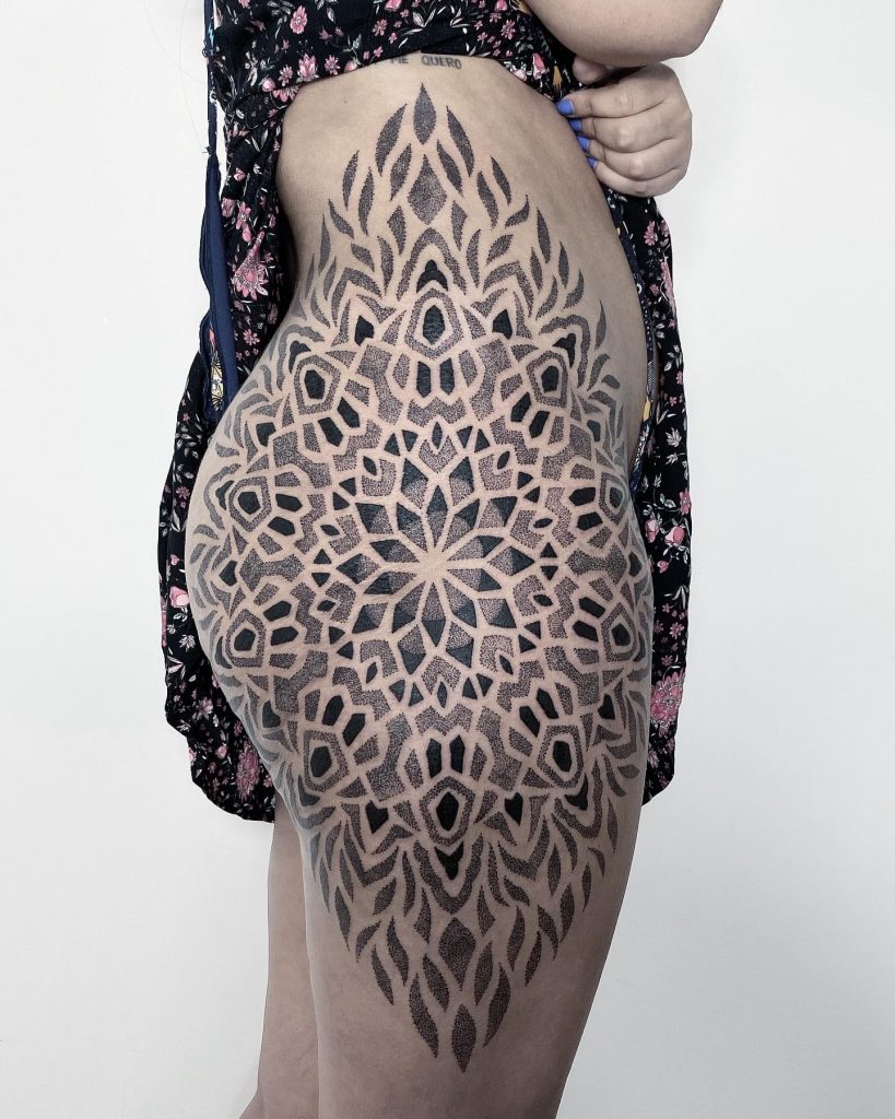 Foto de tatuagem feita por Clow (@clowtattoo)