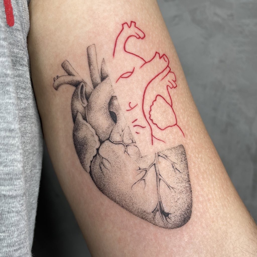 Foto de tatuagem feita por Rafaela Castro (@upsettertattoo)