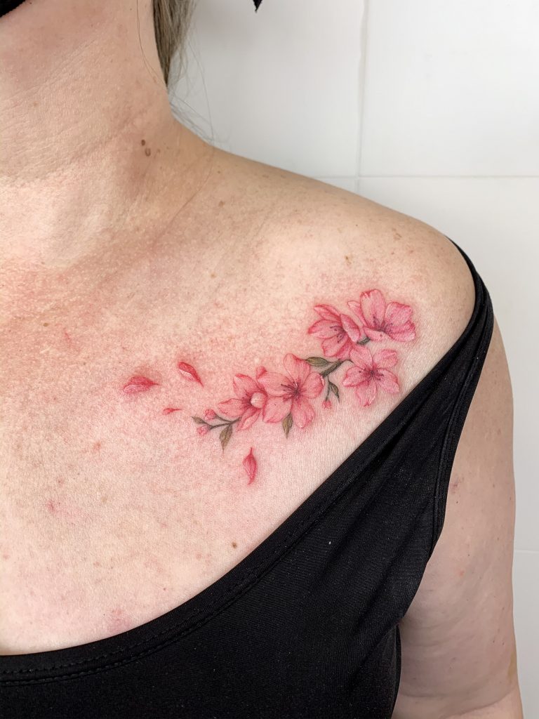 Foto de tatuagem feita por Nívea Crepaldi (@nivea.art)