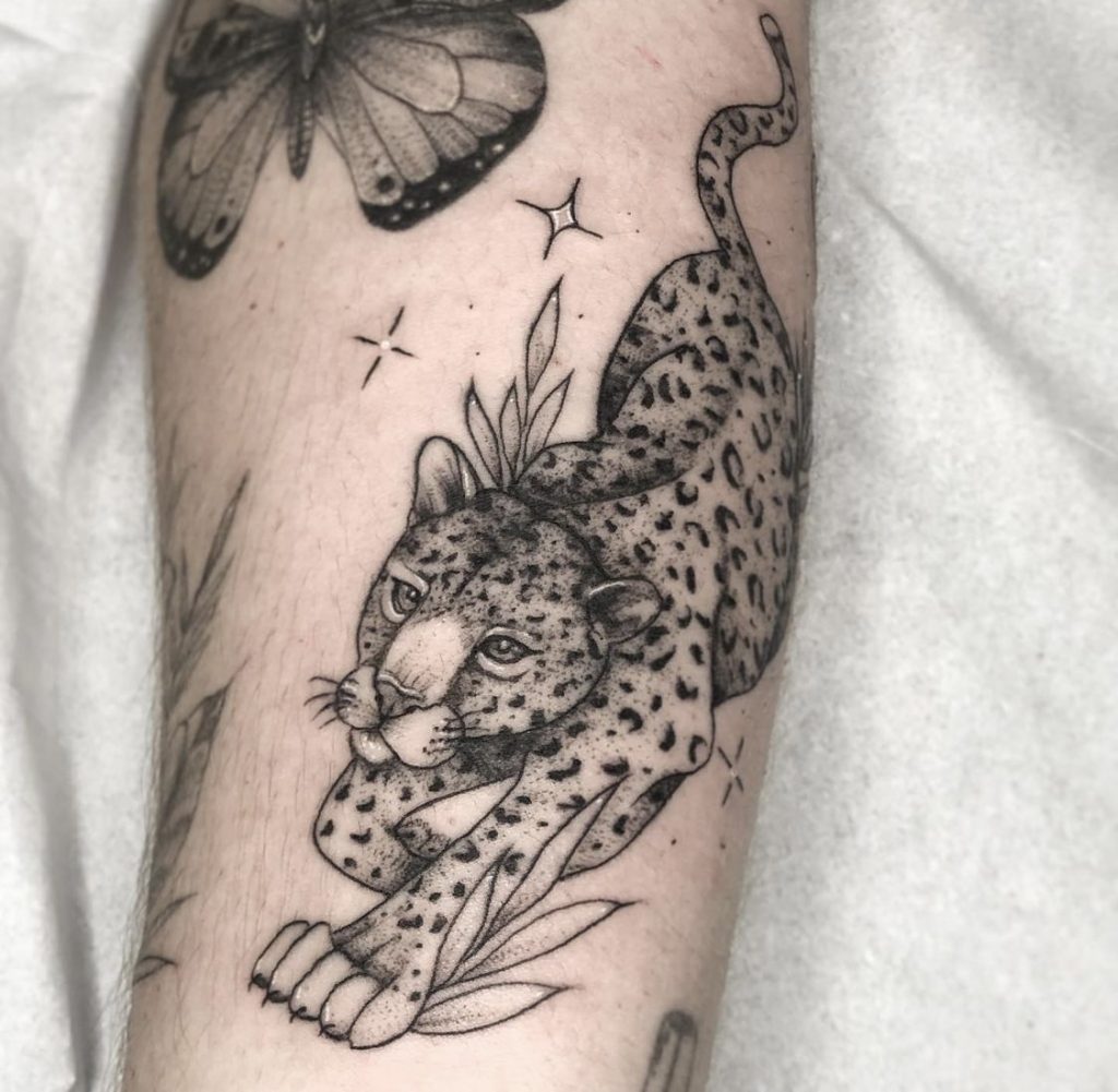 Foto de tatuagem feita por Amanda Lemos (@amandalemosart)