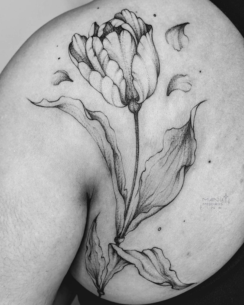 Foto de tatuagem feita por Manu Medeiros (@manumedeiros.ink)