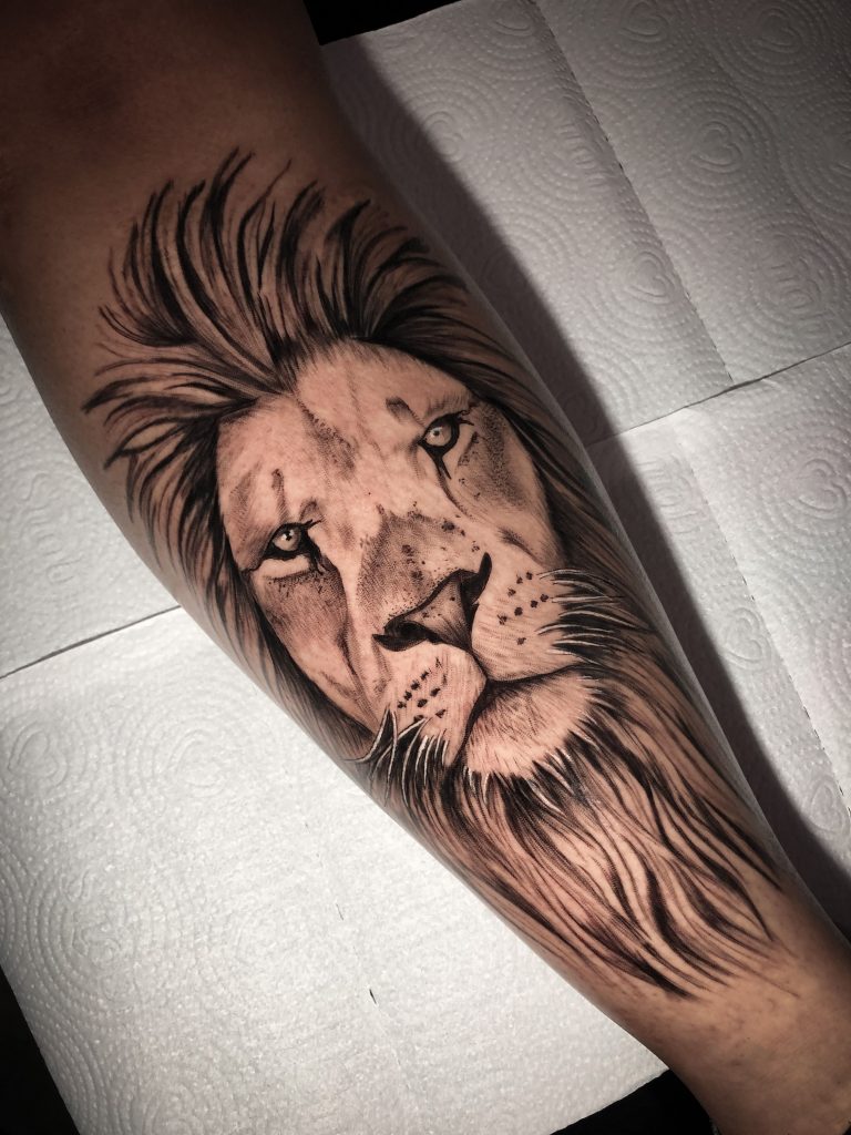 Foto de tatuagem feita por Thamires Menezes (@thaa.ink)