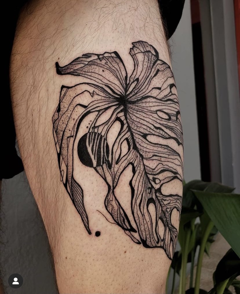 Foto de tatuagem feita por Lalari (@lalalalalalari)