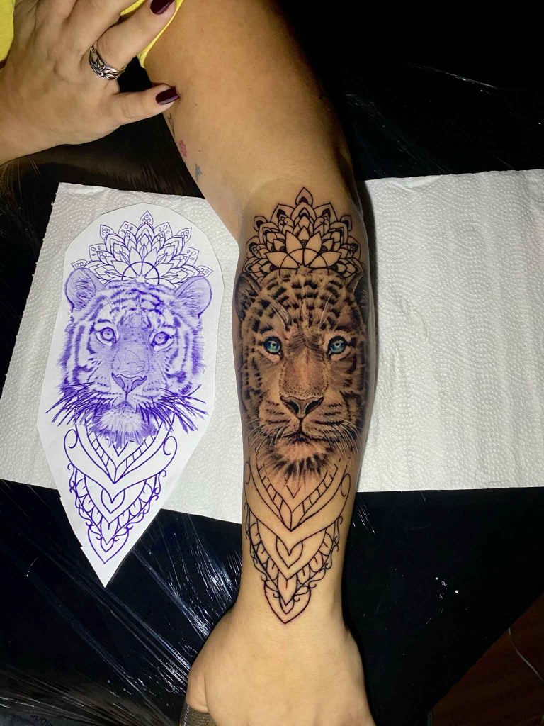 Foto de tatuagem feita por Marcão Mudras (@marcao.mudras)