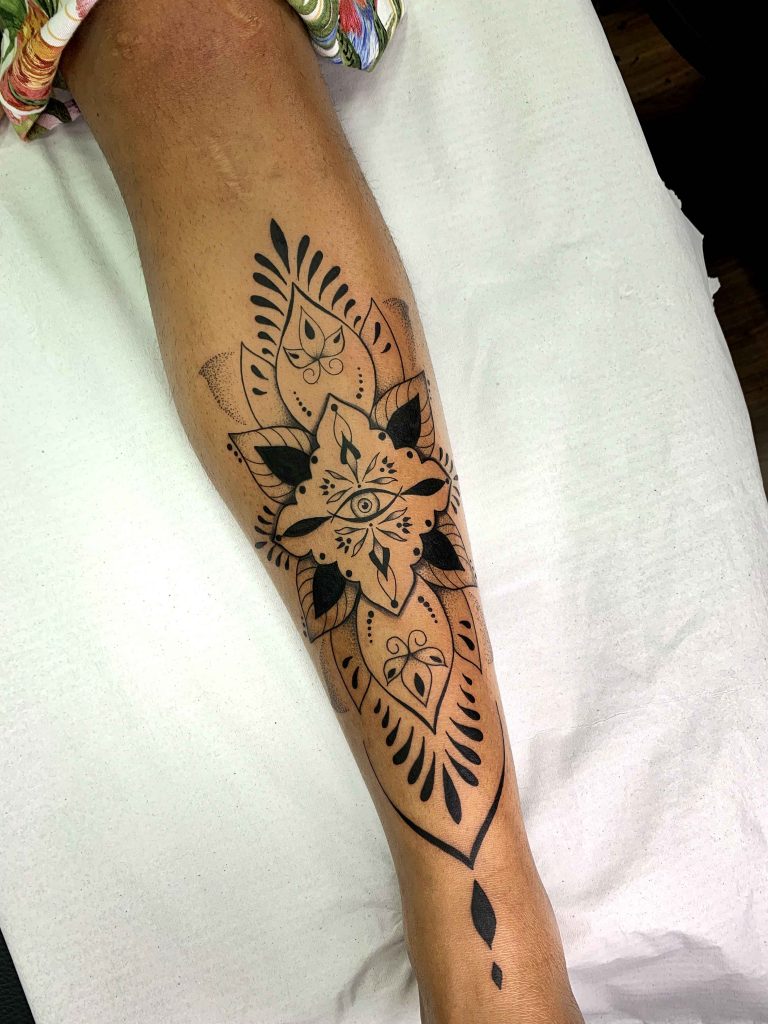 Foto de tatuagem feita por Rebeca Antunes (@becca.tattoo)