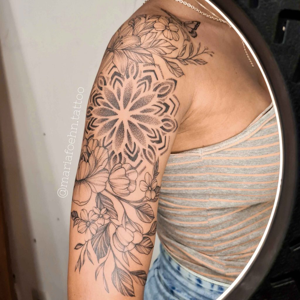 Foto de tatuagem feita por Maria Foehn (@mariafoehn.tattoo)