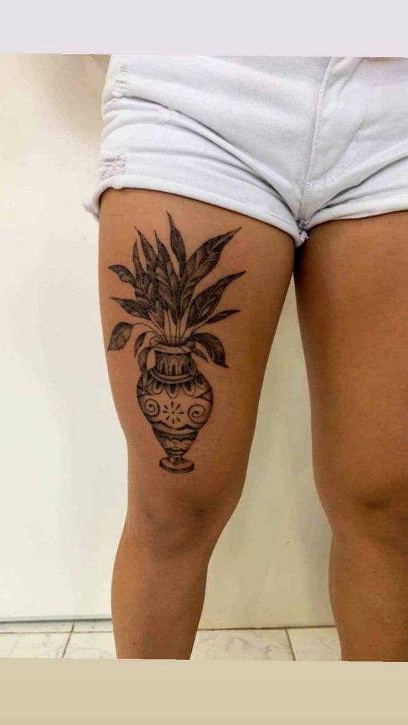 Foto de tatuagem feita por Nila Tchbum (@tchbumnila)
