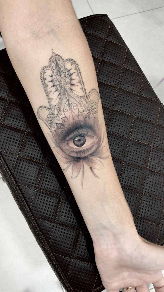 Foto de tatuagem feita por Miguel Biondon (@biondonn)