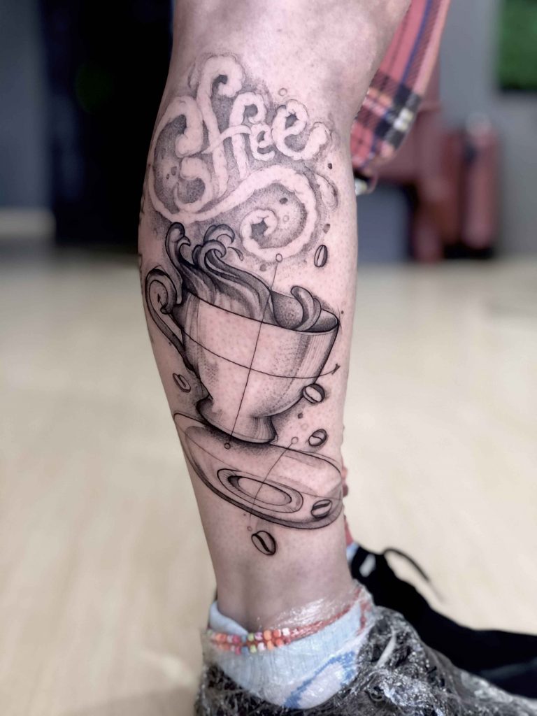Foto de tatuagem feita por Jô Ferronatto (@joferronatto)