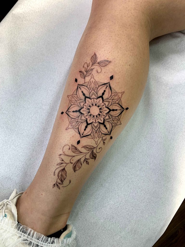 Foto de tatuagem feita por Rebeca Antunes (@becca.tattoo)