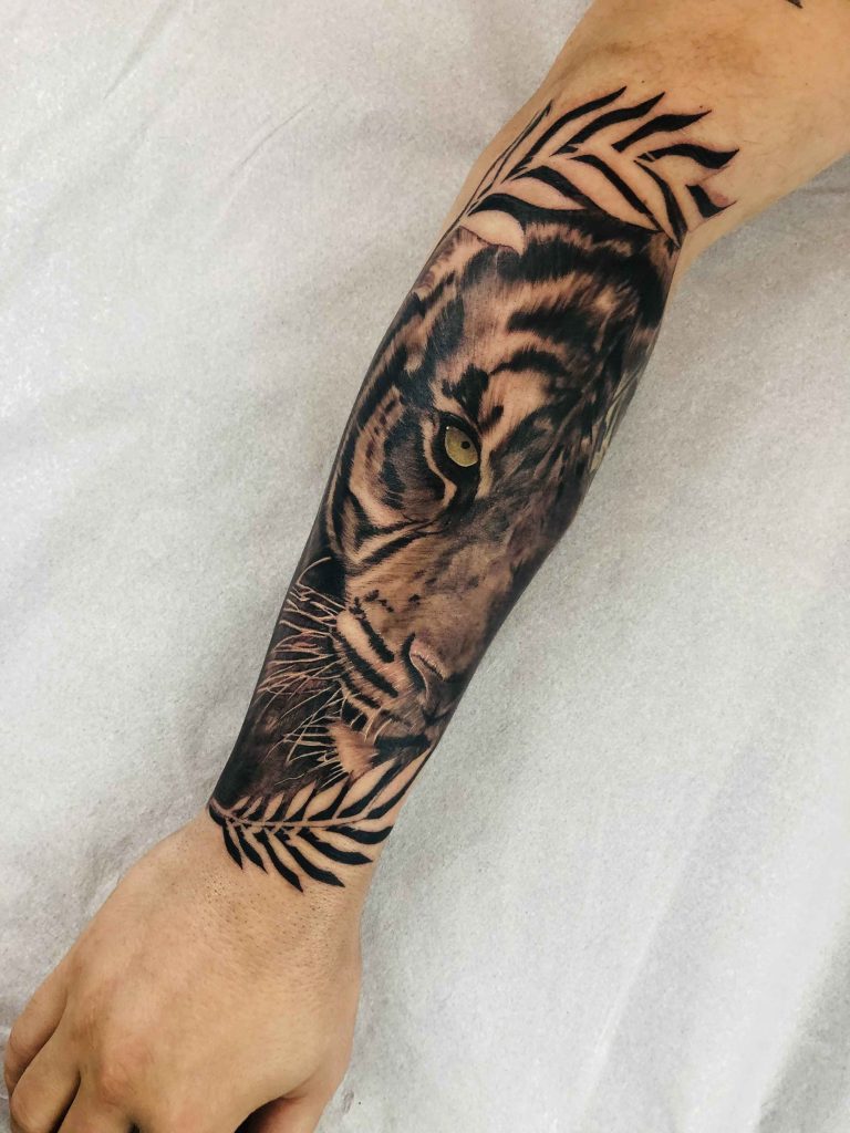 Foto de tatuagem feita por Dan Quixote (@danquixote.ink)