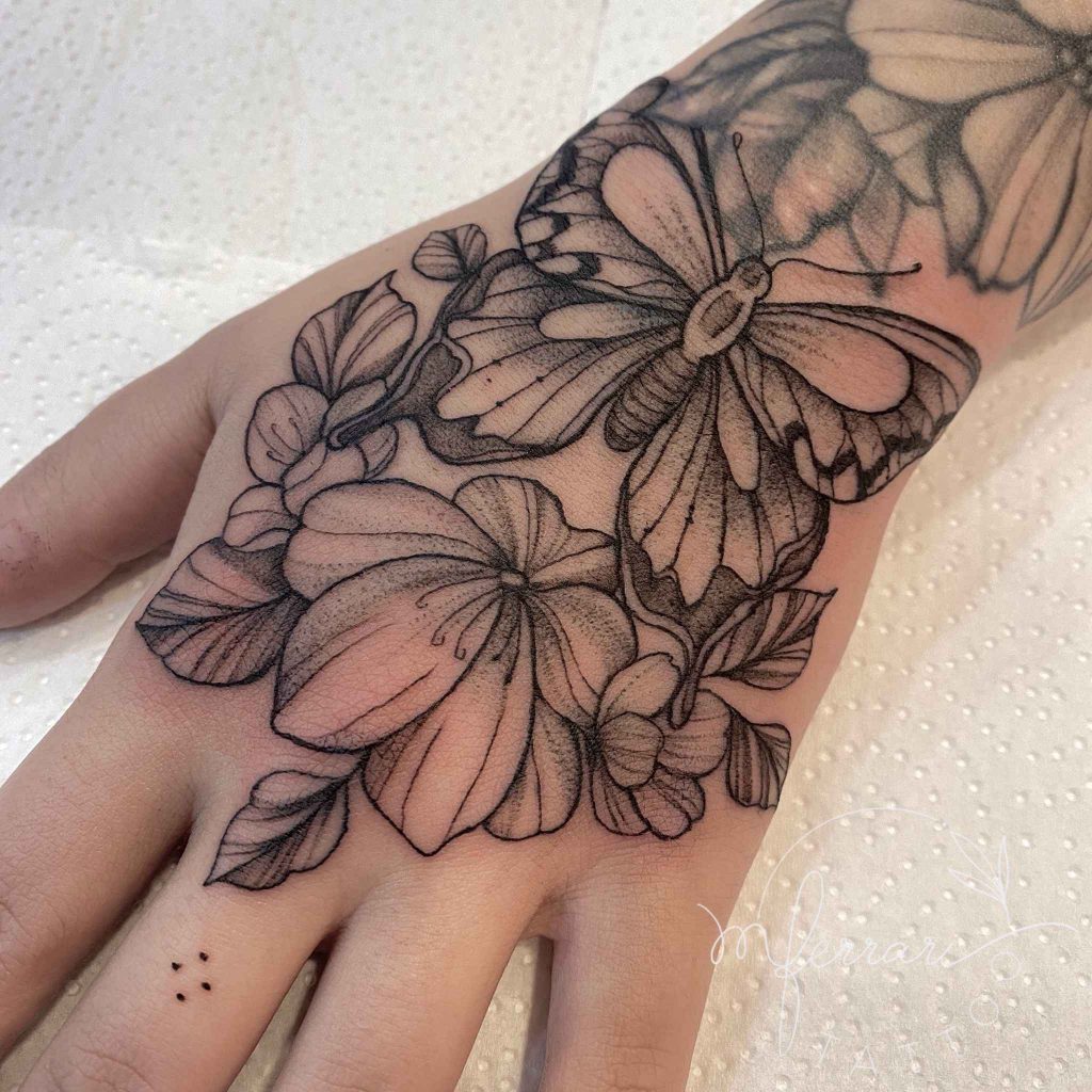 Foto de tatuagem feita por Maria Ferrari (@mferrari.tattoo)