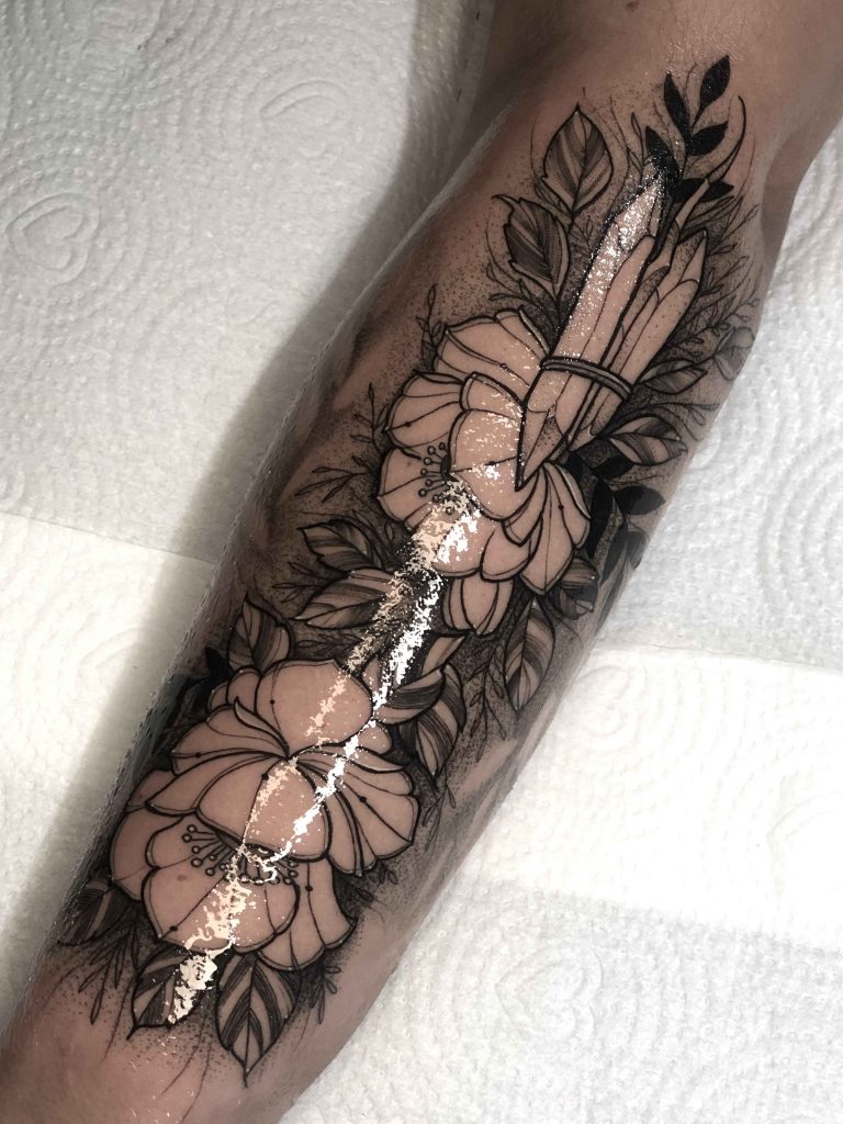 Foto de tatuagem feita por Jô Ferronatto (@joferronatto)