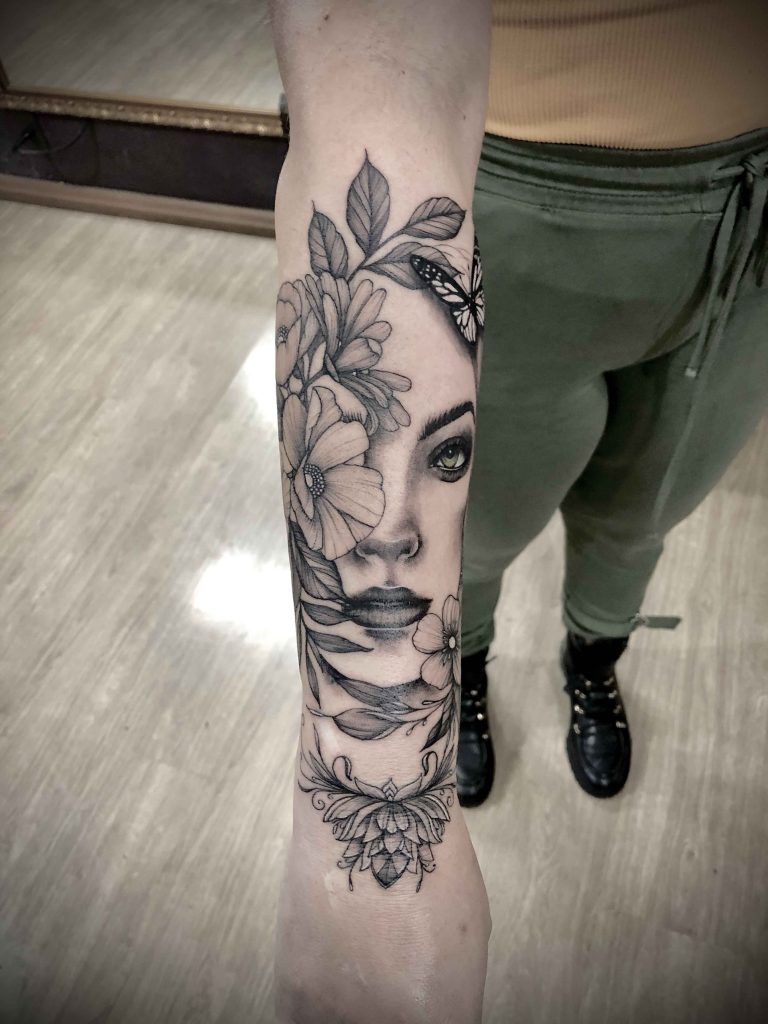 Foto de tatuagem feita por Rosa Moraes (@rosamoraestattoo)