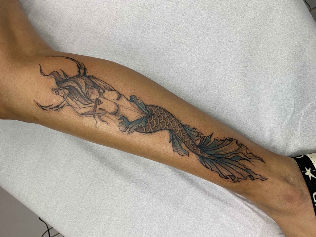 Foto de tatuagem feita por Dan Quixote (@danquixote.ink)