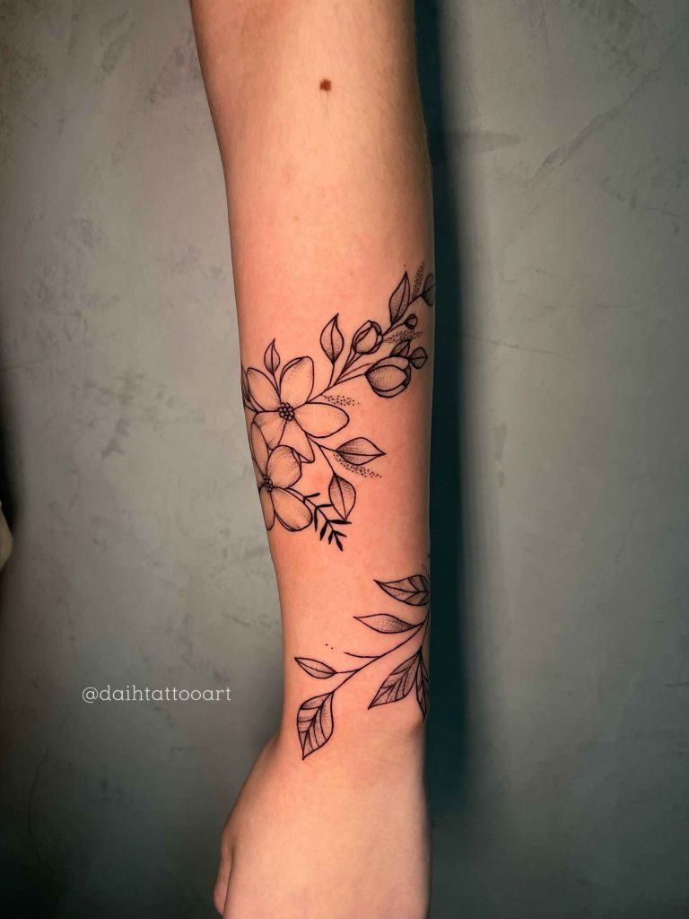 Foto de tatuagem feita por Daihane Rocha (@daihtattooart)