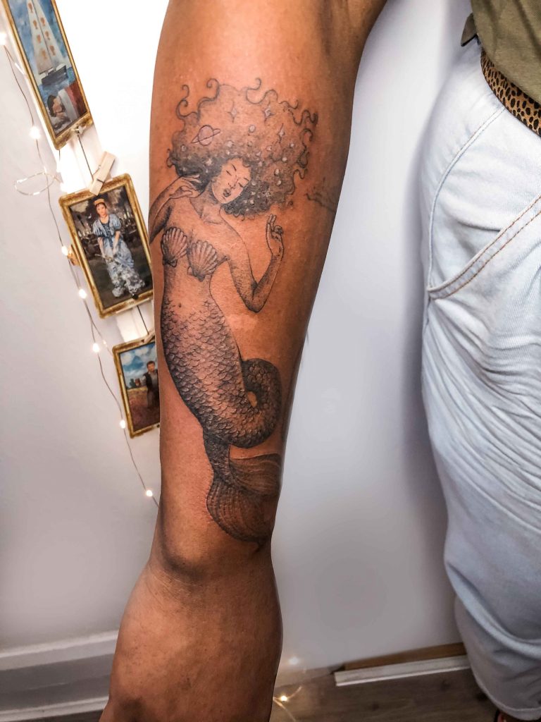 Foto de tatuagem feita por Jessica Rodrigues (@artbyjroiz)