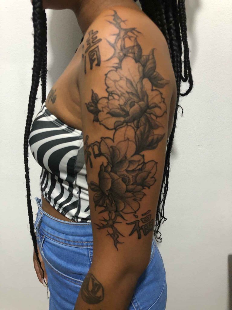 Foto de tatuagem feita por Thiago Gomes (@poliarteista)