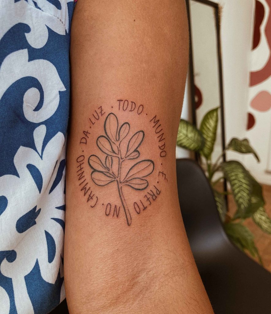 Foto de tatuagem feita por Gi Araujo (TatuaGi) (@tatuagi.araujo)
