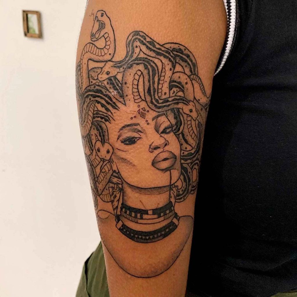Foto de tatuagem feita por Jaqueline Flores (@jaquelineflorestattoo)