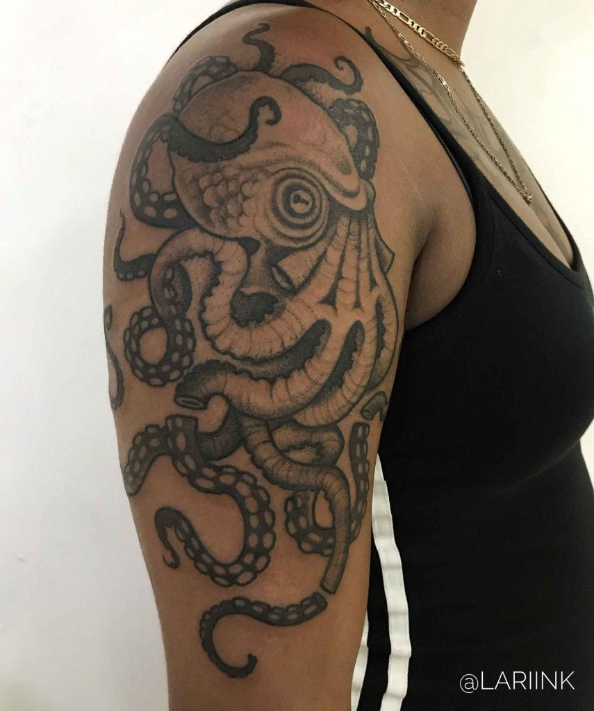 Foto de tatuagem feita por Larissa Campos (@lariink)