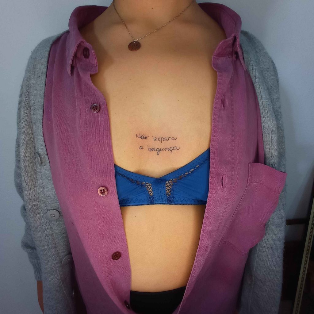 Foto de tatuagem feita por Thamú (@candylust)