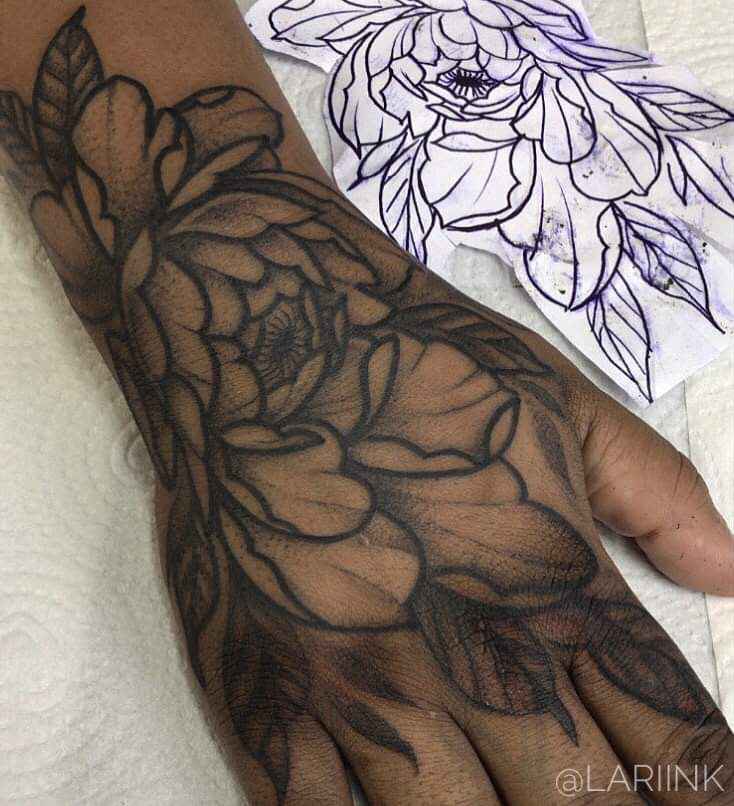 Foto de tatuagem feita por Larissa Campos (@lariink)