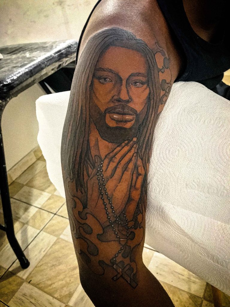 Foto de tatuagem feita por Alexandre Henrique Ferreira Cruz (@tattoodoale)