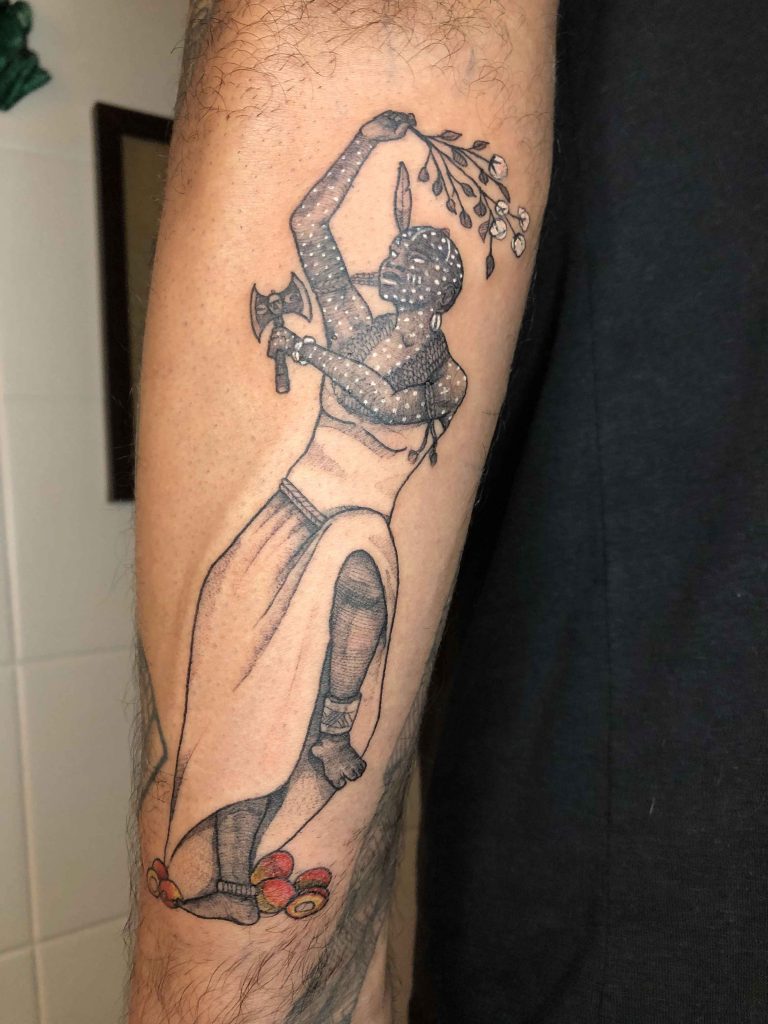 Foto de tatuagem feita por Gabrielle Silva - Kuz (@k_uztattoo)