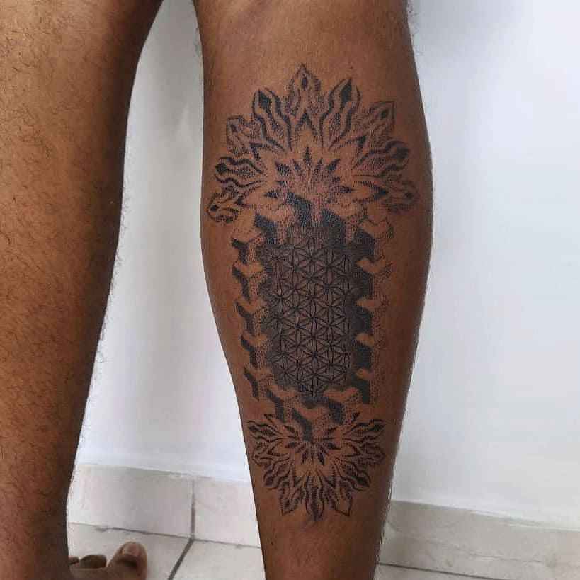Foto de tatuagem feita por Iza Preta (@izapreta_tattoo)