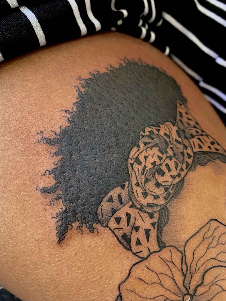 Foto de tatuagem feita por Jaqueline Flores (@jaquelineflorestattoo)