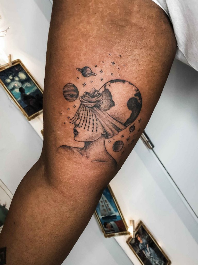 Foto de tatuagem feita por Jessica Rodrigues (@artbyjroiz)