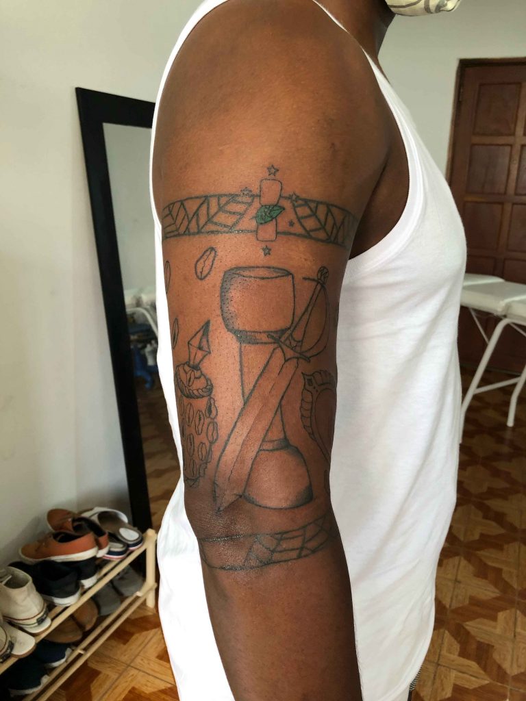 Foto de tatuagem feita por Mart (@martst2)