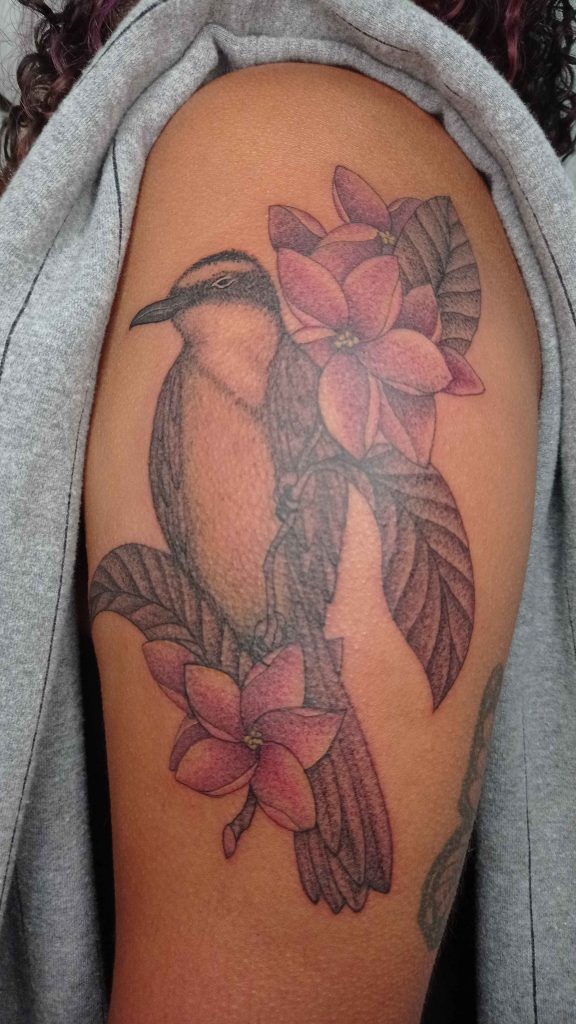 Foto de tatuagem feita por Thamú (@candylust)