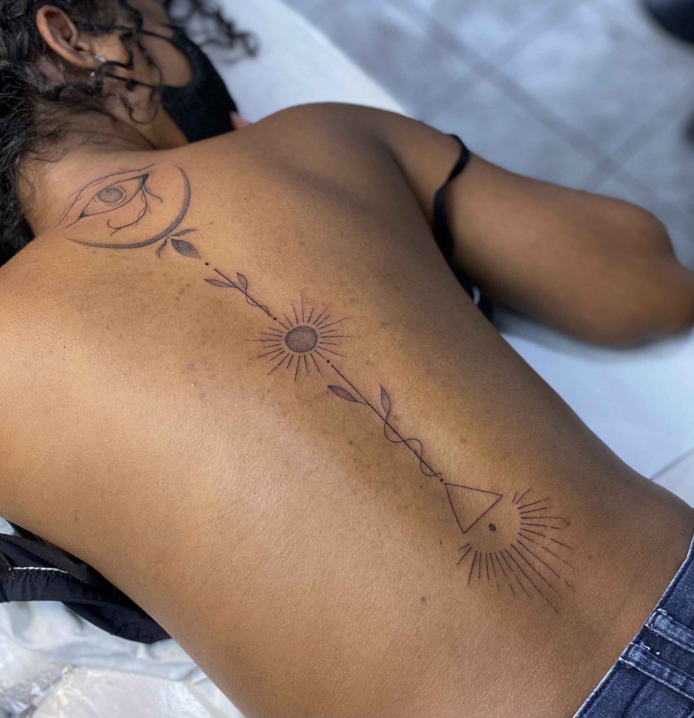 Foto de tatuagem feita por Hevelin Moreira (@brabatattooo)