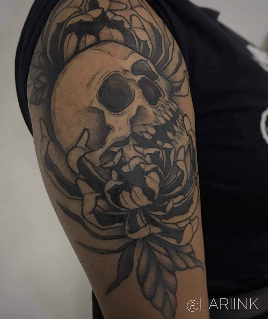 Foto de tatuagem feita por Larissa Campos (@lariink)