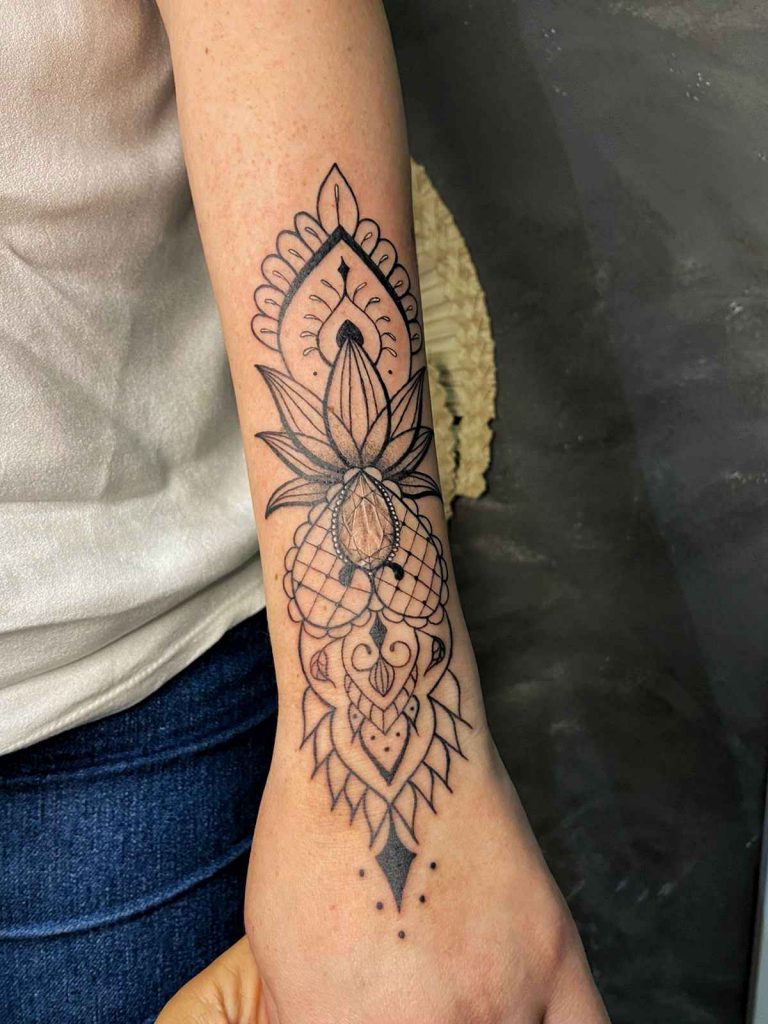 Foto de tatuagem feita por Debs (@debsttt)