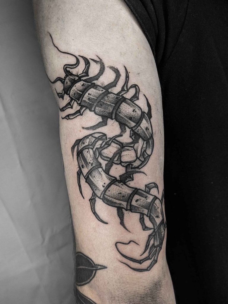 Foto de tatuagem feita por Lucas Fractal (@lucasfractal)