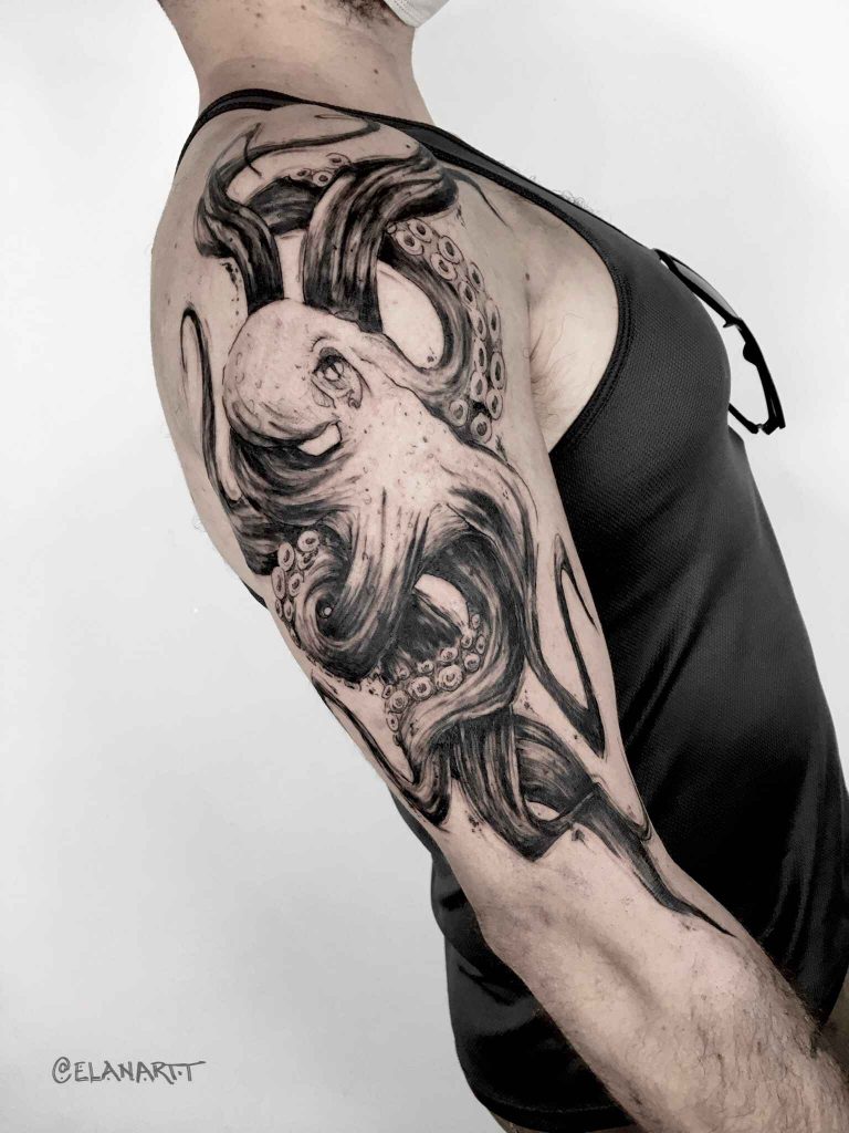 Foto de tatuagem feita por Elana Raiser (@elanartt)