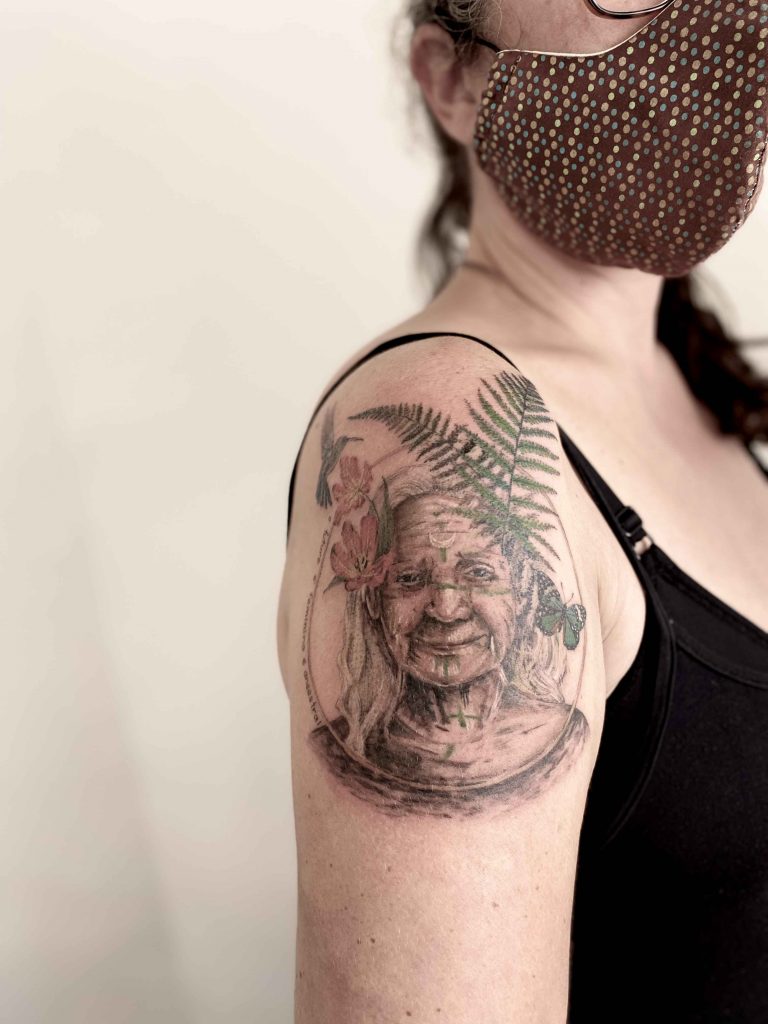 Foto de tatuagem feita por Laís Agostini (@la.tatueria)