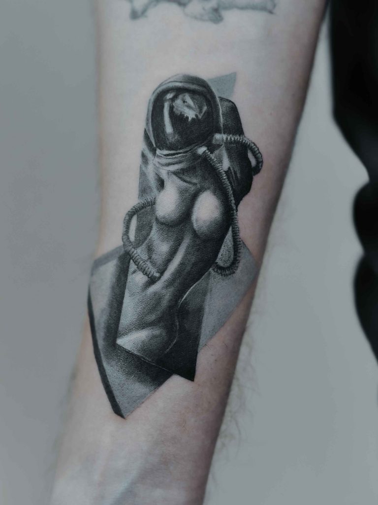 Foto de tatuagem feita por Rafa Blackbird (@rafa.blackbird)