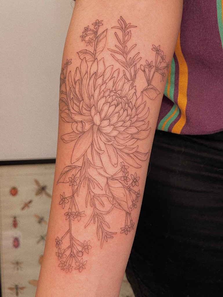 Foto de tatuagem feita por Julia D'Alkmin (@aflowergirltattoo)