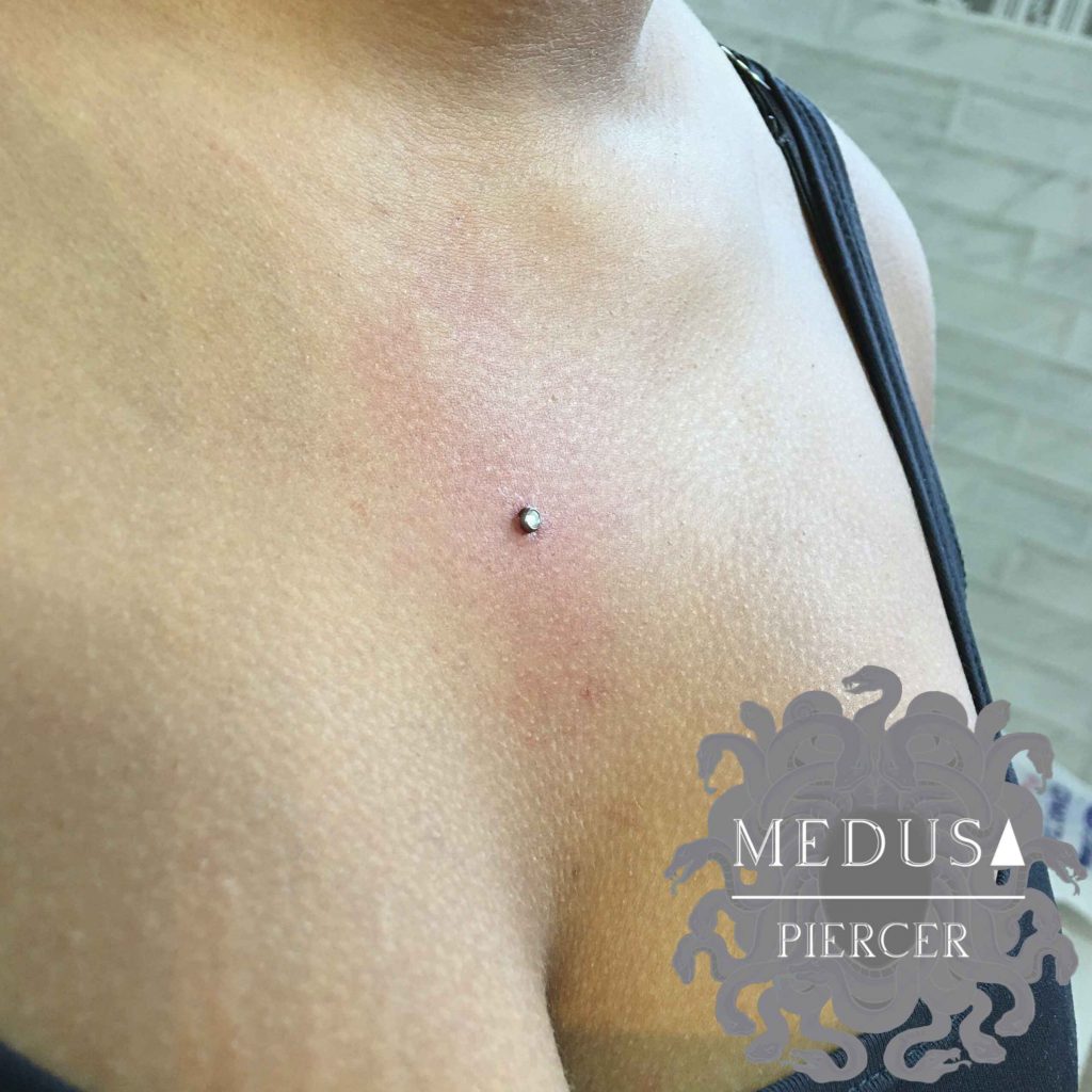 Foto de tatuagem feita por Medusa Piercer (@medusa.piercer_)