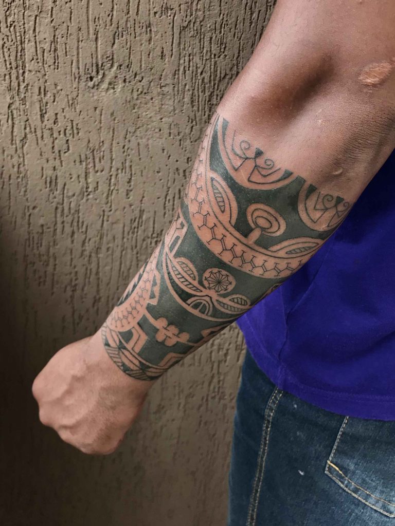 Foto de tatuagem feita por Áurea Naressi (@aureatatuadora)