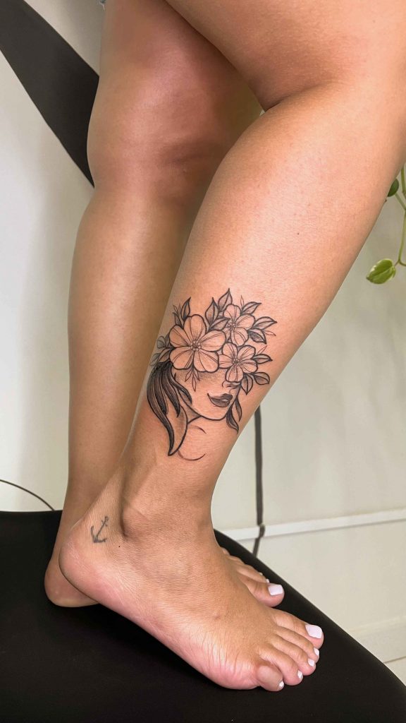 Foto de tatuagem feita por Amanda Fonseca (@mandsqueen)