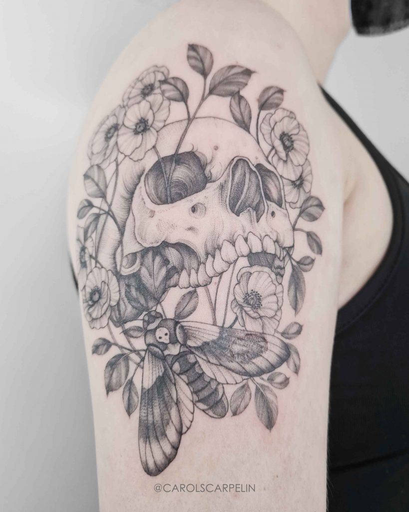 Foto de tatuagem feita por Carol Scarpelin (@carolscarpelin)