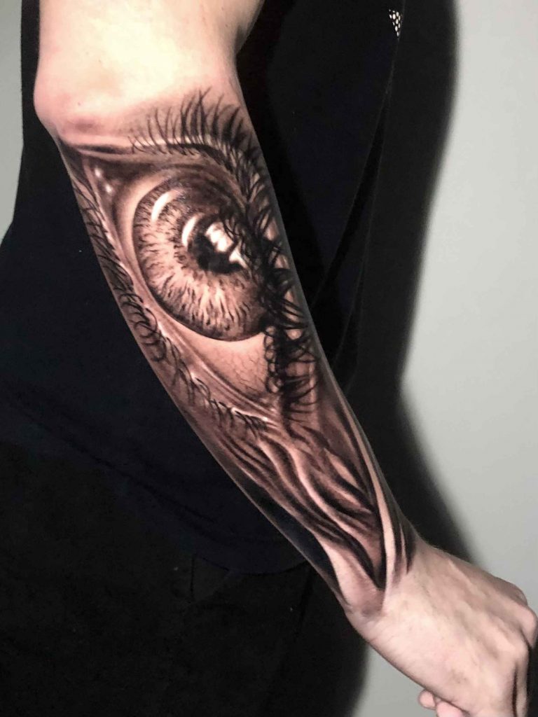 Foto de tatuagem feita por Robson Aparicio (@pepearthink)