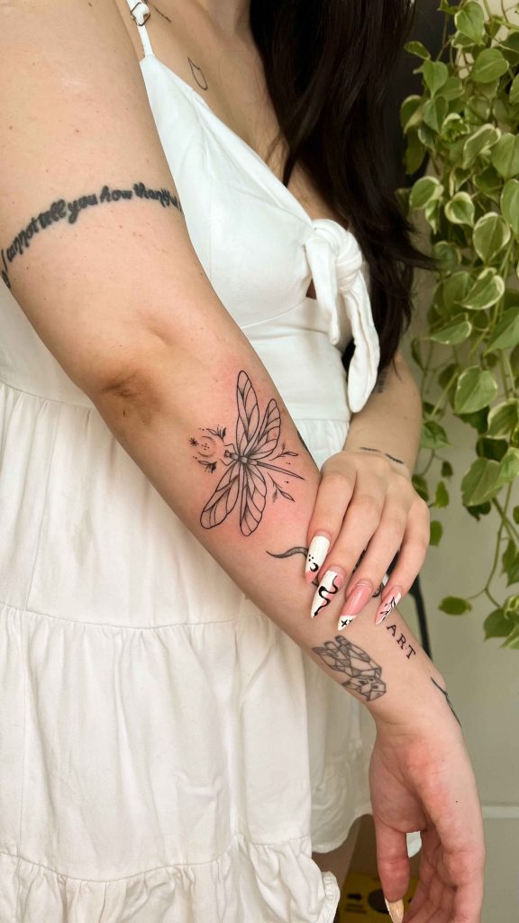 Foto de tatuagem feita por Amanda Fonseca (@mandsqueen)